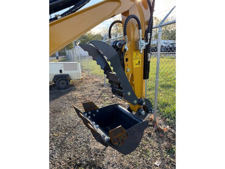 cfg-qk18r-mini-excavator-w/-hydraulic-thumb-image-5