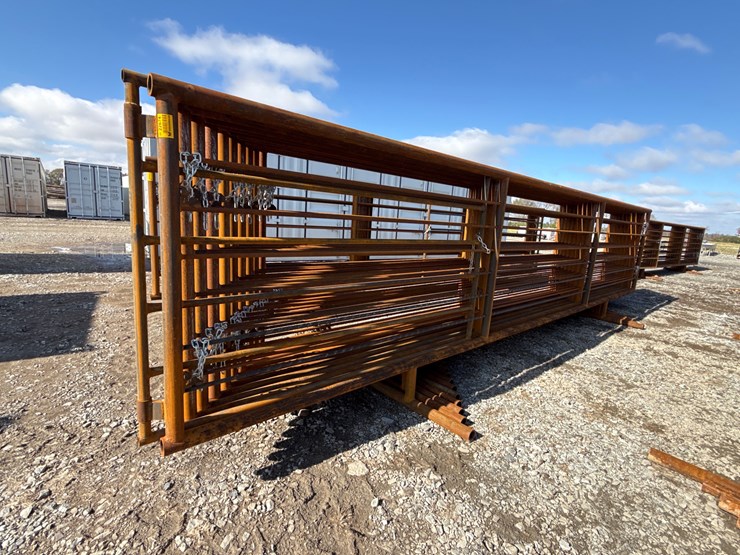 #22674-•-(9)-cattle-panels-&-(1)-gate-image-2