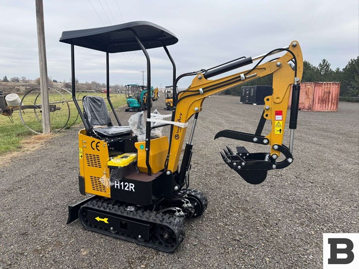 2025-cfg-industrial-h12r-mini-excavator-image-8