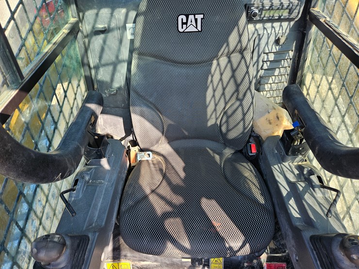 2023-caterpillar-299d3-image-37