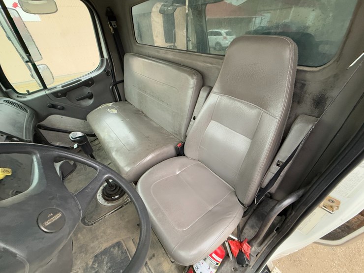 2006-freightliner-m2112-flatbed-image-13