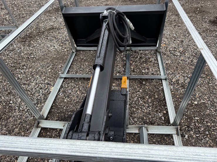 pabreak-52"-skid-steer-backhoe-image-5