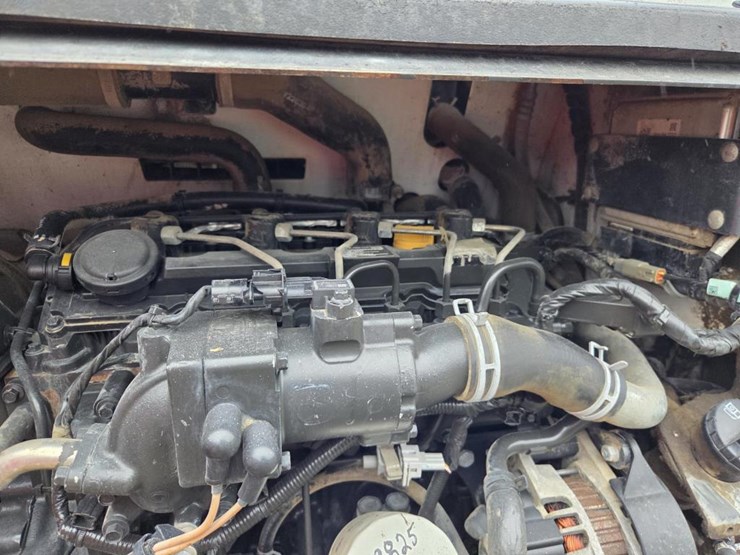 2020-bobcat-t740-image-30