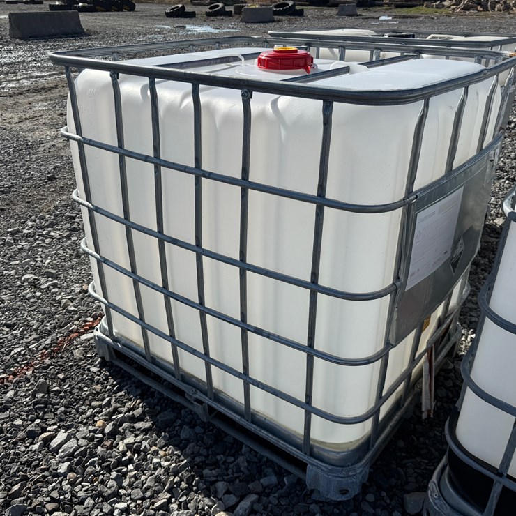 #22629 • 1000 Gallon Poly Tank w/ Cage