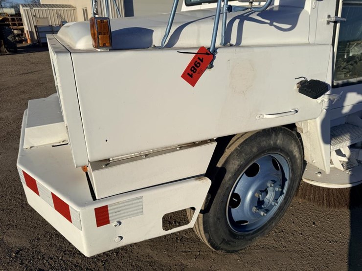#1981-•-1990-mobil-sweeper-ahl-sweeper-truck-image-9
