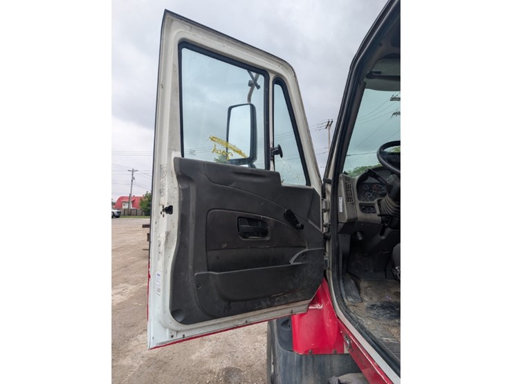 2012-international-7600-image-19