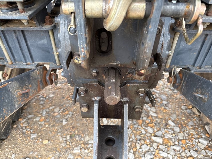 mahindra-2810-image-8