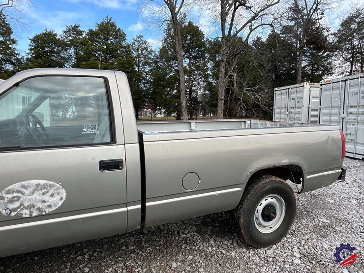 1990-gmc-sierra-pickup-truck-image-17