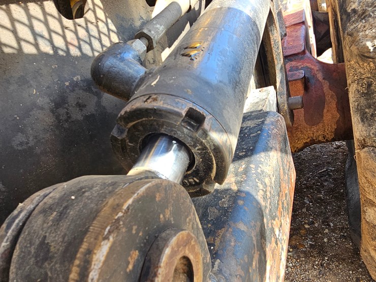 caterpillar-574-image-105