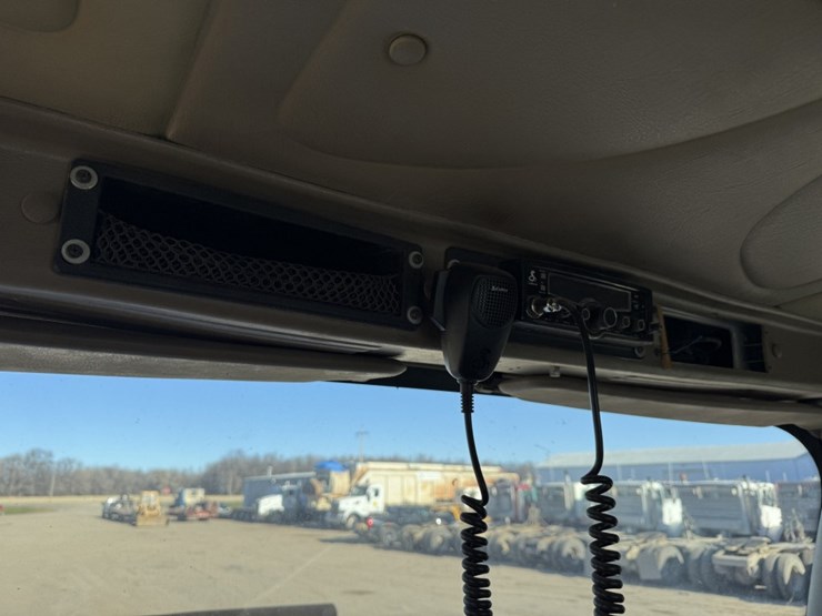 #1952-•-2008-international-eagle-day-cab-truck-tractor-image-51