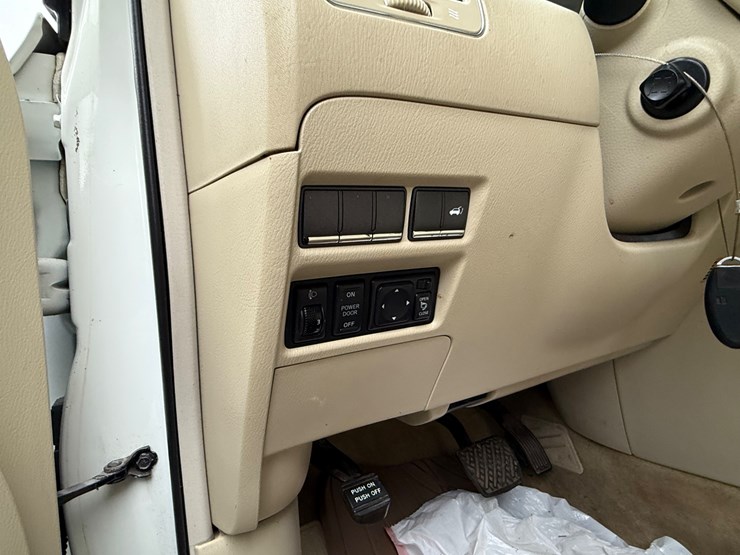 2012-infiniti-qx56-image-54