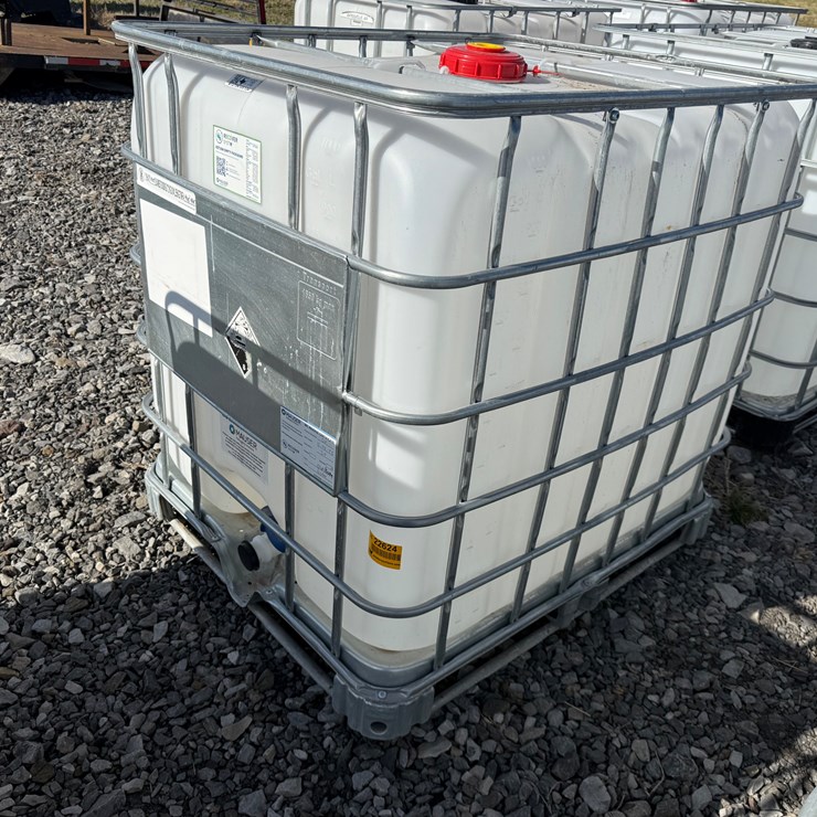 #22624 • 1000 Gallon Poly Tank w/ Cage