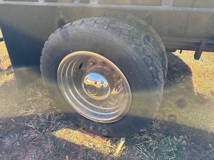 2001-chevy-c6500-truck-image-10