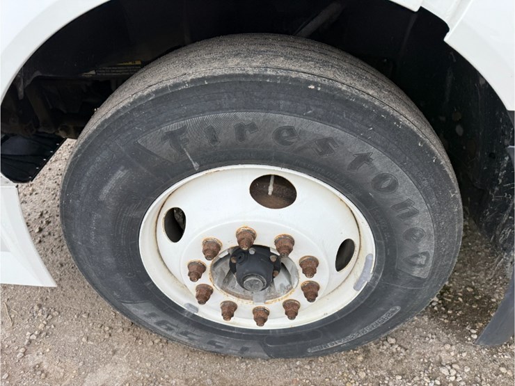 2011-volvo-vnl-day-cab-image-7