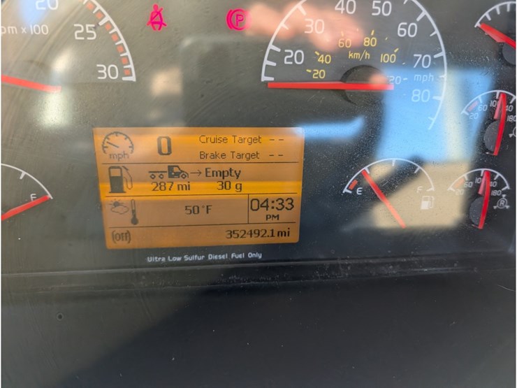 2014-volvo-vnl-day-cab-image-28