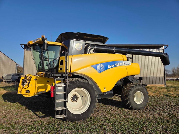 2010-new-holland-cr9065-image-1