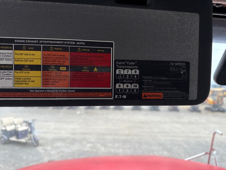 2011-volvo-10-image-57