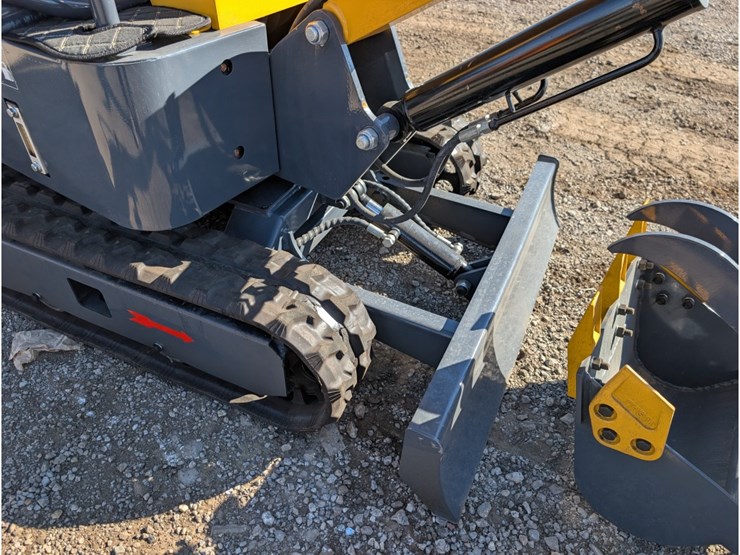 landhonor-lhr-kn16-cem-mini-excavator-image-4