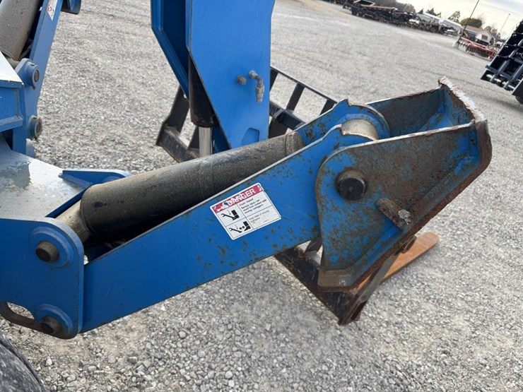 #1460-•-2014-genie-1056-telehandler-image-24
