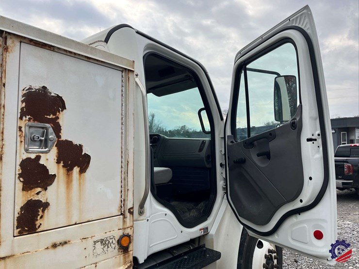 2017-freightliner-m2-s/a-tank-truck-image-57