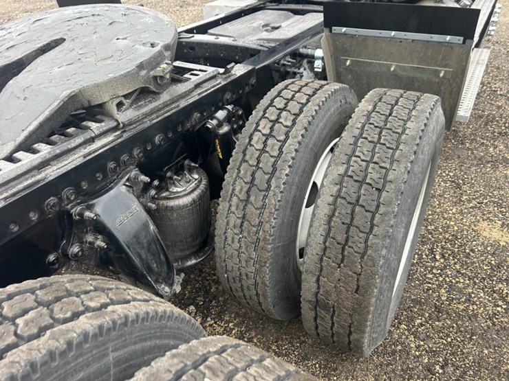 #1675-•-2016-freightliner-harrison-glider-kit-day-cab-truc-image-29