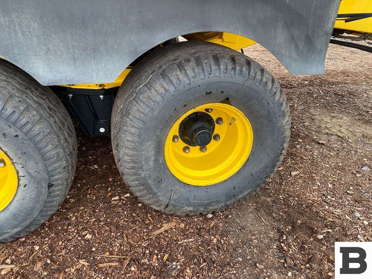 new-holland-340-image-36