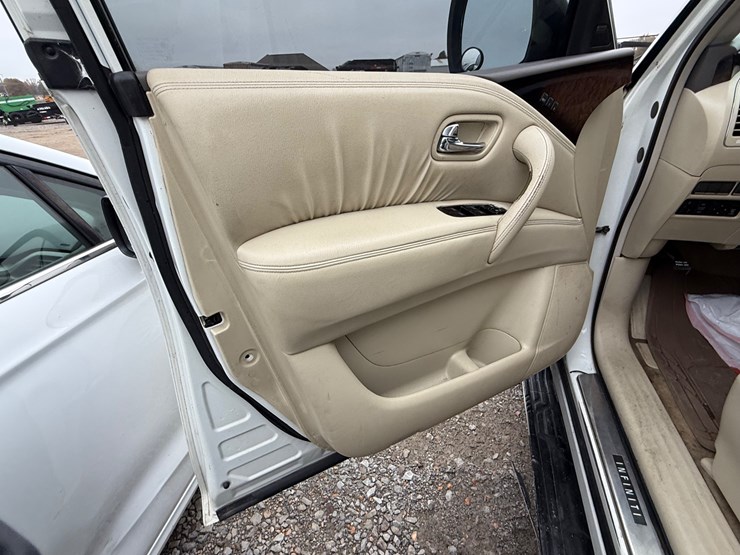 2012-infiniti-qx56-image-39