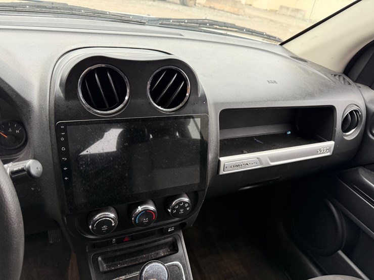 2014-jeep-compass-image-37