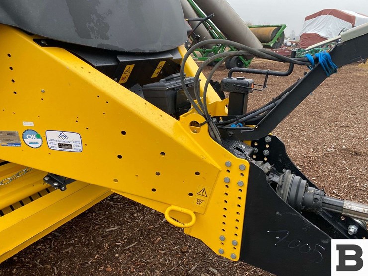 new-holland-340-image-9