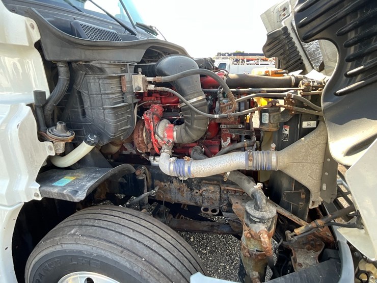 2016-freightliner-ca125-day-cab-image-17