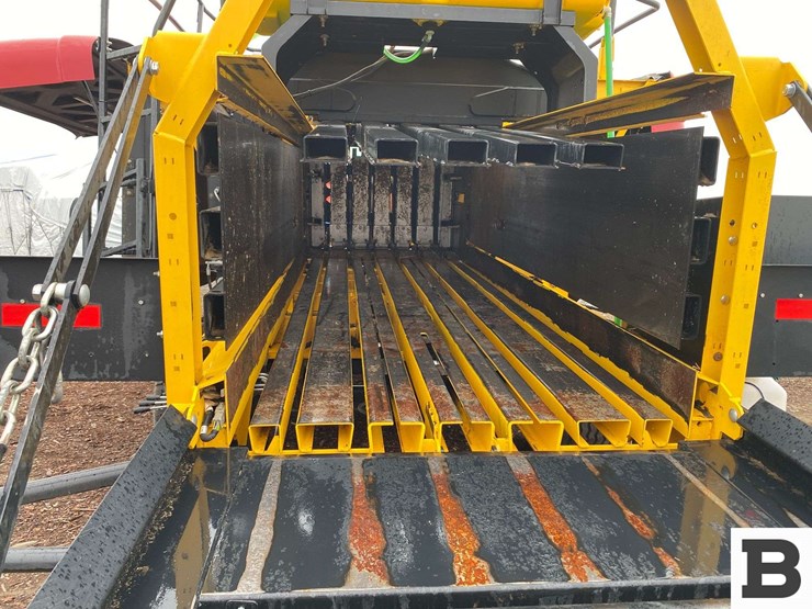 new-holland-340-image-35