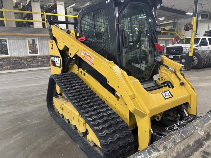 2018-caterpillar-228-image-13