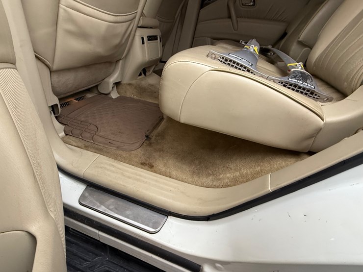 2012-infiniti-qx56-image-33