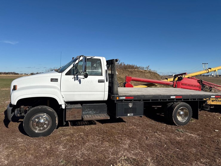 2001-chevy-c6500-truck-image-4