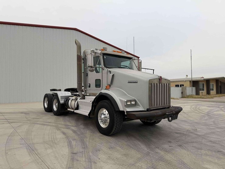 2012-kenworth-t800-image-2