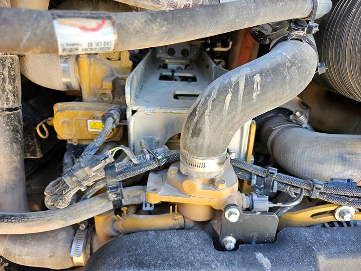 2023-caterpillar-299d3-image-24