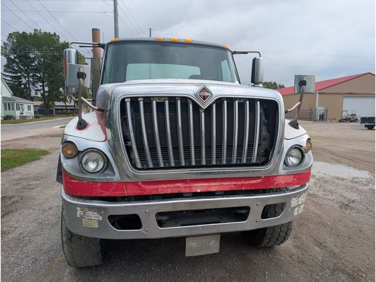 2012-international-7600-image-2