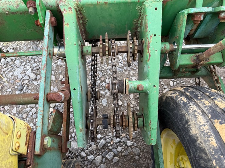 12-john-deere-12-image-30