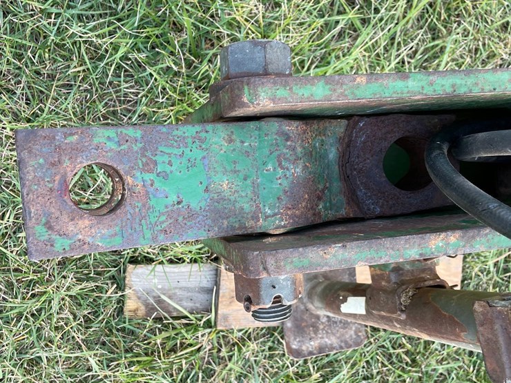 farmhand-soil-saver-13-shank-disc-chisel-image-3