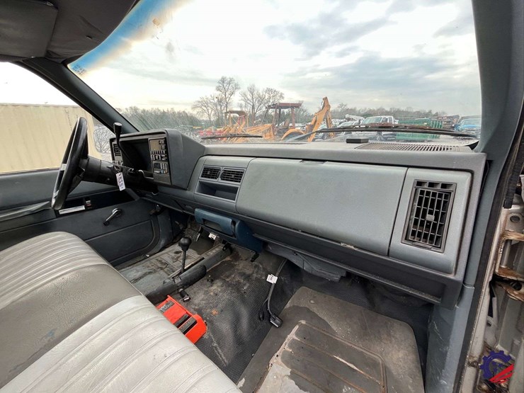 1990-gmc-sierra-pickup-truck-image-45