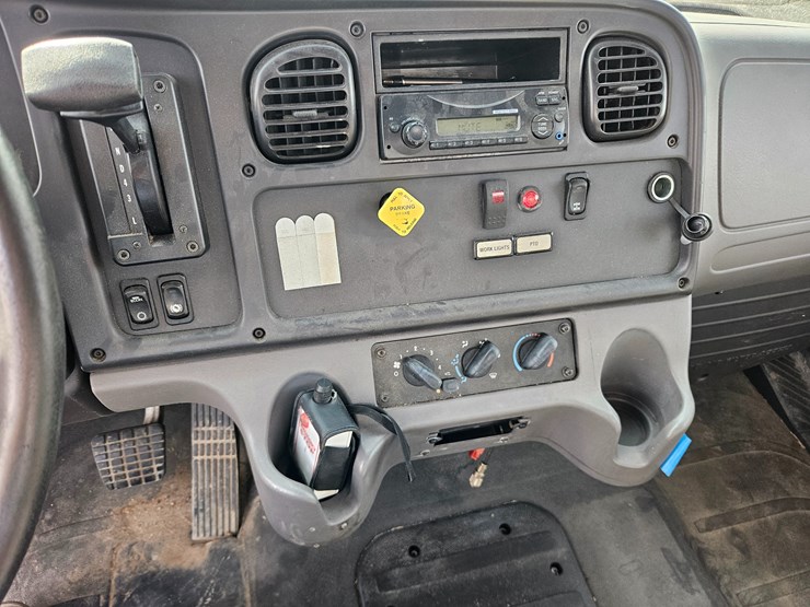 2016-freightliner-s2g-image-50