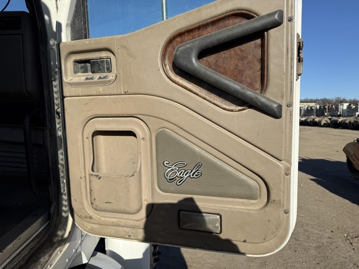 #1955-•-2008-international-eagle-day-cab-truck-tractor-image-42