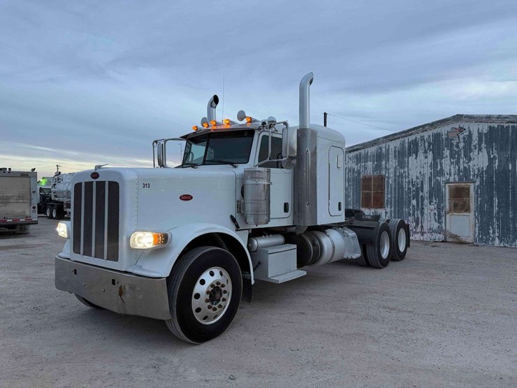 2015-peterbilt-389-image-1