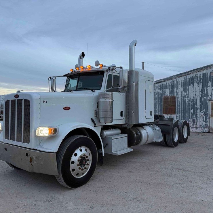 2015 PETERBILT 389