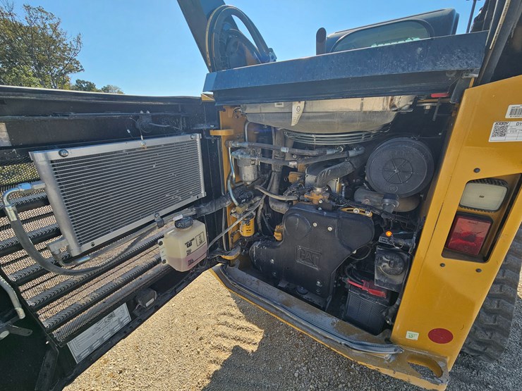 2023-caterpillar-299d3-image-21