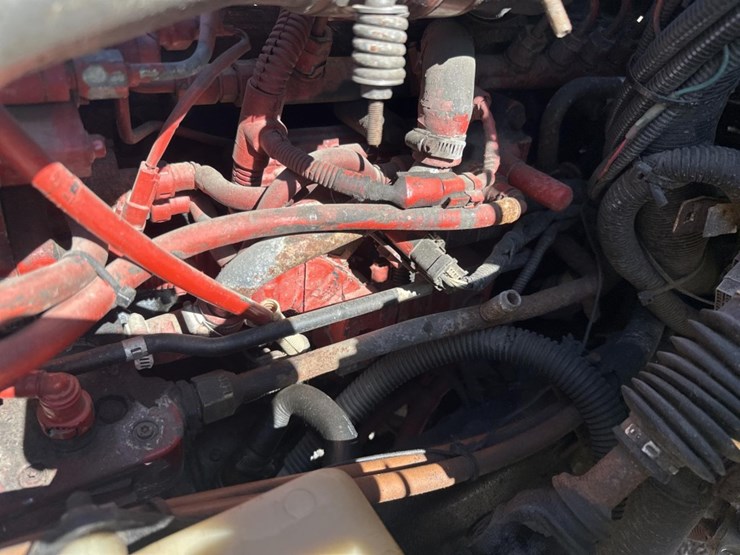 2013-freightliner-m2-106-image-53