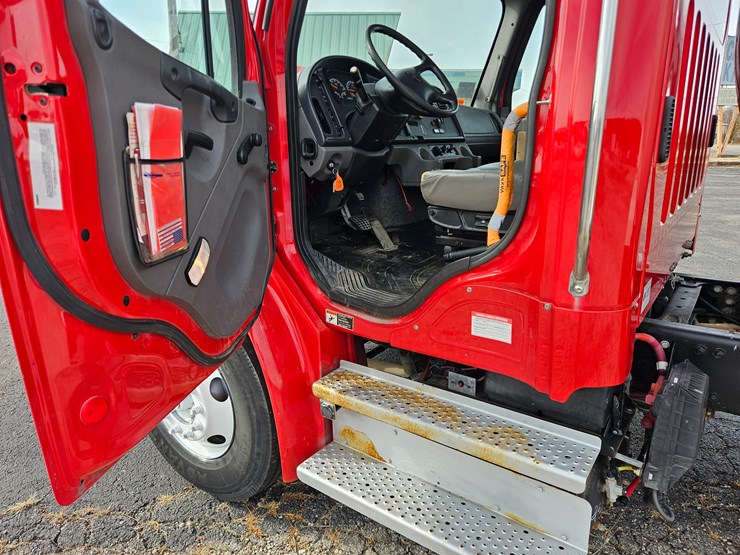 2018-freightliner-s2g-image-46