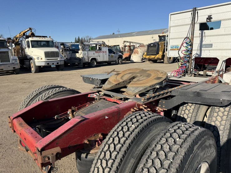 #1952-•-2008-international-eagle-day-cab-truck-tractor-image-35
