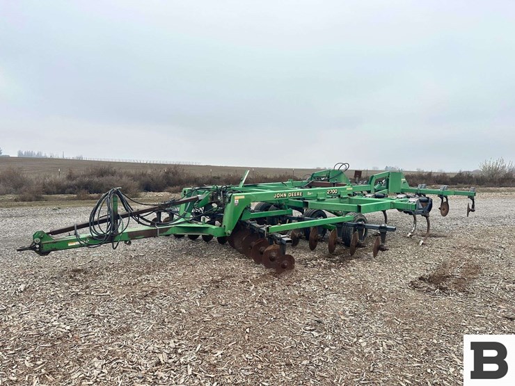 john-deere-2700-image-1