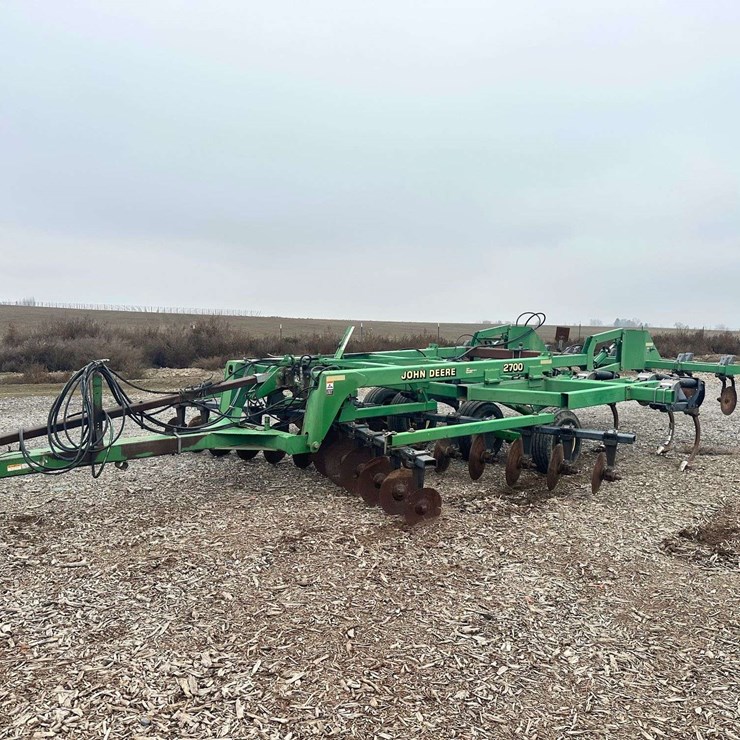 JOHN DEERE 2700